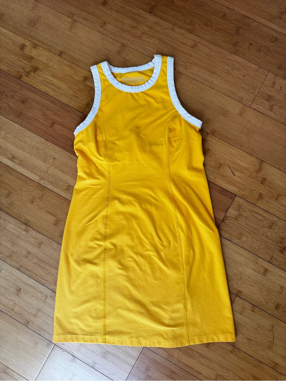 BEYOND YOGA yellow white mini tennis dress with built in bra - Picture 2 of 4